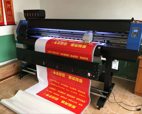 【長沙】高橋劉總在登騰廣告設(shè)備采購普捷A8寫真機(jī)