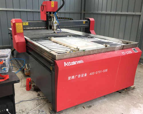 【湘鄉(xiāng)】陳老板 采購銀田1325經(jīng)濟(jì)款石材雕刻機(jī)一臺