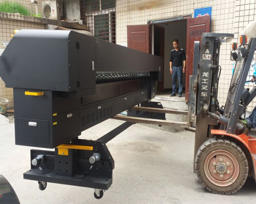 發(fā)【物流直達】一臺歐瑞卡3.2米大型噴繪機發(fā)往懷化