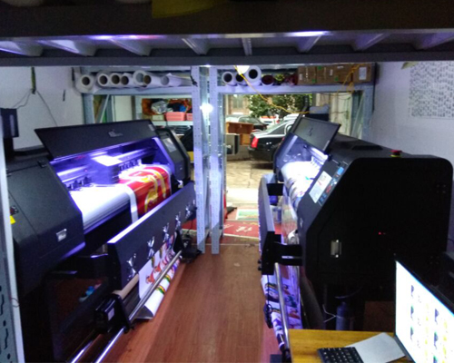 視頻：一睹2臺(tái)高速寫真機(jī)裝機(jī)打樣視頻  這寫真機(jī)速度快的驚人！