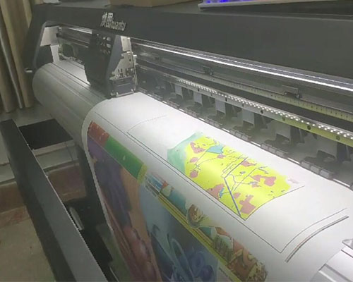 煥圖雙頭高速寫真機(jī)到達(dá)恒旗現(xiàn)場(chǎng) 高清圖紙快速輸出中