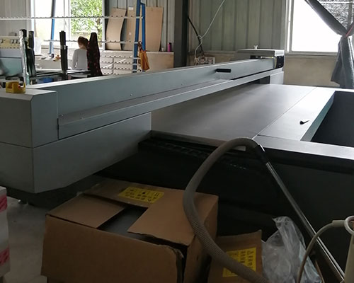 【長沙多彩玻璃】歷經(jīng)數(shù)月 終于簽訂平板uv打印機采購合同