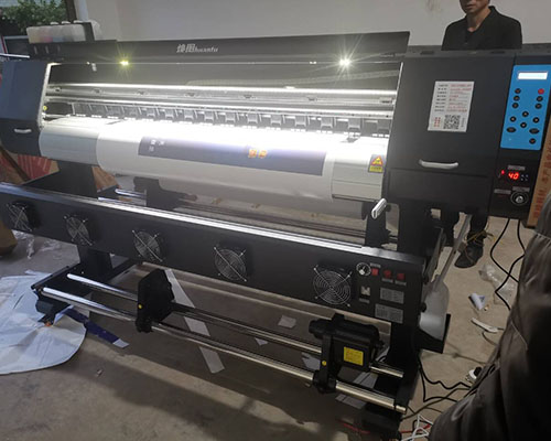 【新化晨曦廣告】簽購煥圖單頭國產(chǎn)寫真機(jī)和自動覆膜機(jī)