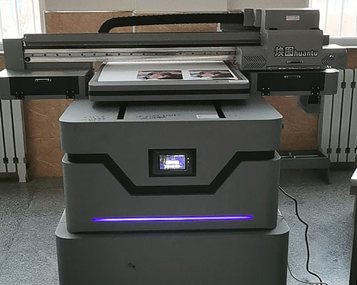 【內(nèi)蒙古】職業(yè)學(xué)校安裝6090小型uv平板機(jī) 后期還有寫真機(jī)