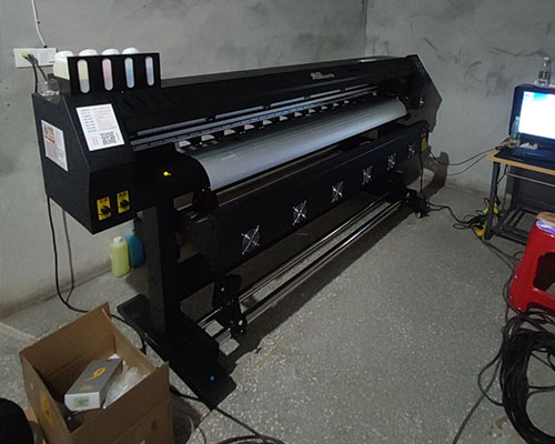 長沙林總上門了解煥圖戶外寫真機(jī) 當(dāng)場(chǎng)簽訂采購合同