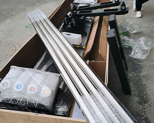 【專車送達(dá)】一臺(tái)煥圖高精度戶外寫真機(jī)到達(dá)成泰圖文店