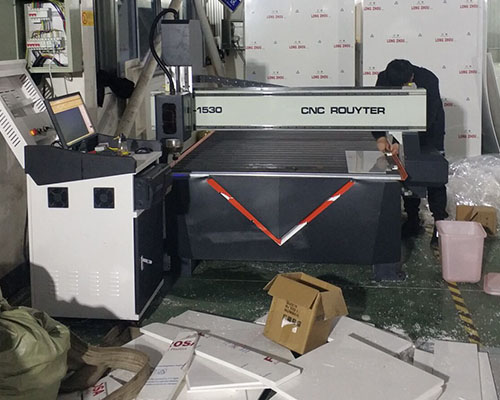 超星金屬鋁板雕刻機應(yīng)用廣 廣告字加工廠買了一臺又一臺