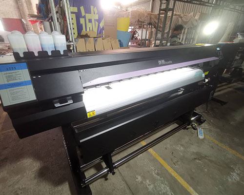 如果噴繪寫真機(jī)停機(jī)十?dāng)?shù)天 再開機(jī)時(shí)千萬(wàn)注意這幾點(diǎn)