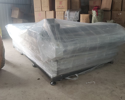 【專車送達(dá)】煥圖印花機和卓精雕科切割機送到某體育公司