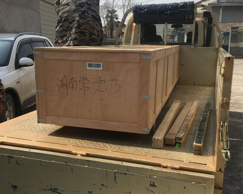 【物流直達(dá)】一臺煥圖單頭寫真機(jī)順利送達(dá)常德某門業(yè)公司