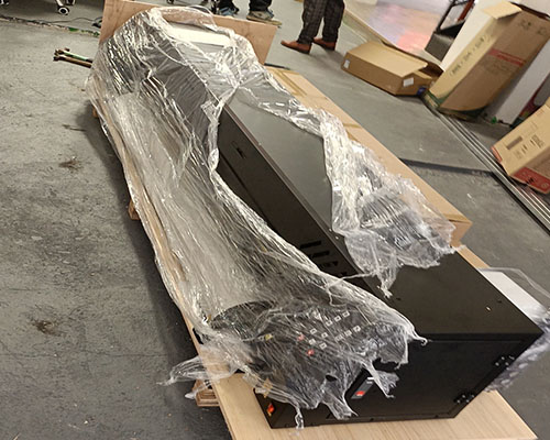 【物流直達(dá)】一臺煥圖戶外寫真機(jī)按時(shí)送達(dá)邵陽聚創(chuàng)圖文店