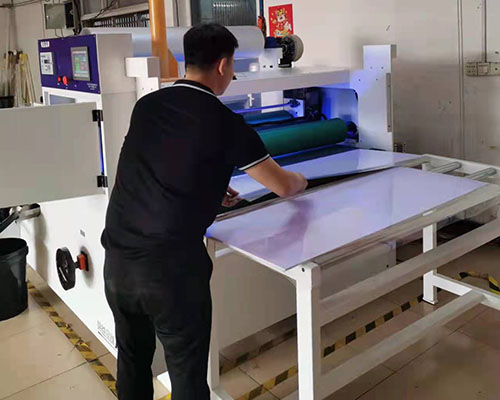 光油晶片一體機(jī)全新技術(shù) 用PVC的價(jià)格實(shí)現(xiàn)亞克力效果