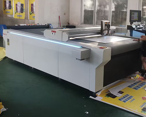 卓精雕科振動刀異形切割機(jī) 車貼亞克力皮革紙板都能切