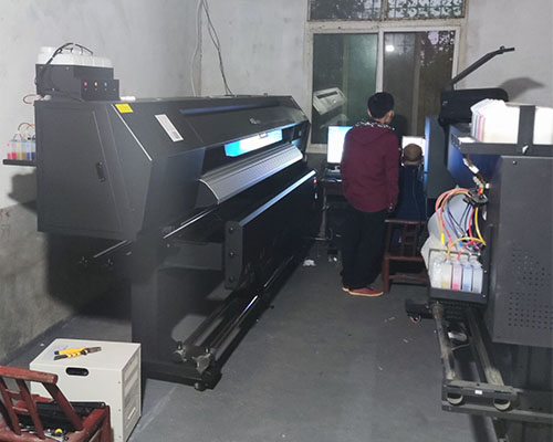 從初創(chuàng)到規(guī)?；?00平廣告加工廠如何增添壓電寫真機