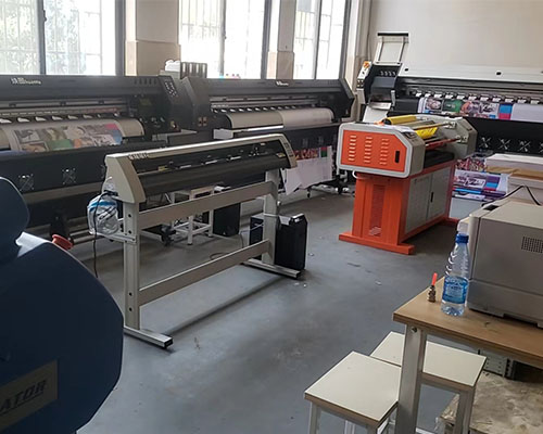 【湘鄉(xiāng)某中專技術(shù)學(xué)?！坎少?gòu)煥圖寫真機(jī)噴繪機(jī)等七臺(tái)設(shè)備