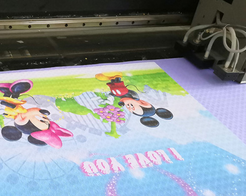 為用戶提升生產(chǎn)率 煥圖瑜伽墊uv導(dǎo)帶機比uv平板機速度快3倍