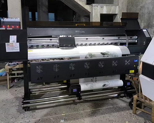 煥圖四頭戶內寫真機不僅為油紙傘印制經(jīng)典之美 還提升生產(chǎn)量