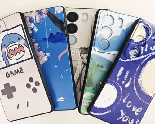 細(xì)節(jié)至上 為手機(jī)殼加工提供高清質(zhì)感打印方案的UV平板機(jī)