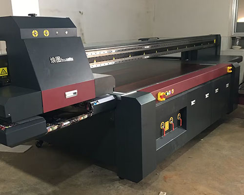 煥圖文具UV平板機(jī)功能強(qiáng)大 實(shí)現(xiàn)高清細(xì)膩的個(gè)性化打印