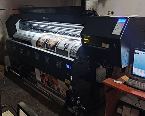 煥圖寫(xiě)真機(jī)賦能規(guī)?；a(chǎn) 打造高速可靠的廣告加工