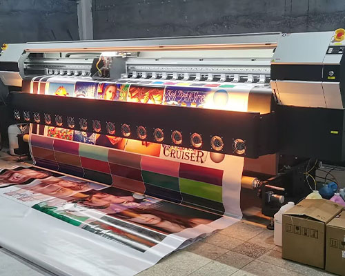 煥圖戶外噴繪機(jī)助李總廣告加工廠 實(shí)現(xiàn)產(chǎn)能與品質(zhì)雙飛躍