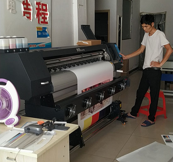 煥圖單頭國(guó)產(chǎn)寫(xiě)真機(jī)1.jpg 煥圖單頭國(guó)產(chǎn)寫(xiě)真機(jī)1.jpg