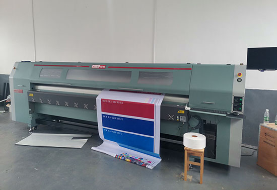 銳杰3.2米大型噴繪機(jī).jpg 銳杰3.2米大型噴繪機(jī).jpg