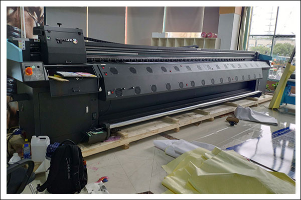 廣告公司噴繪機.jpg 廣告公司噴繪機.jpg