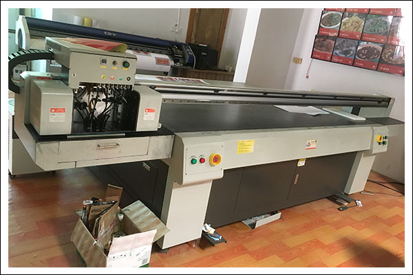 2513平板打印機(jī).jpg 2513平板打印機(jī).jpg