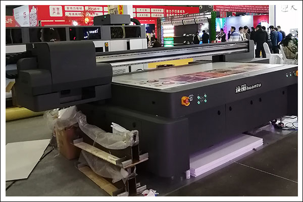 uv平板打印機(jī).jpg uv平板打印機(jī).jpg