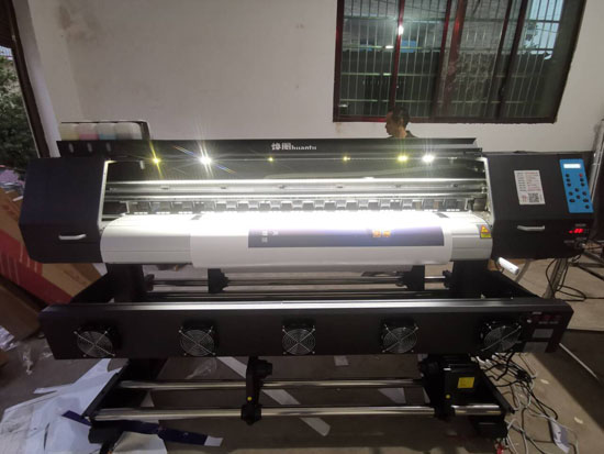 1634182983876601.jpg 簽約2.jpg