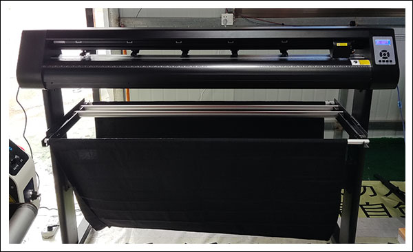 巡邊刻字機(jī).jpg 巡邊刻字機(jī).jpg