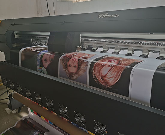 1656903473475547.jpg 簽約1.jpg