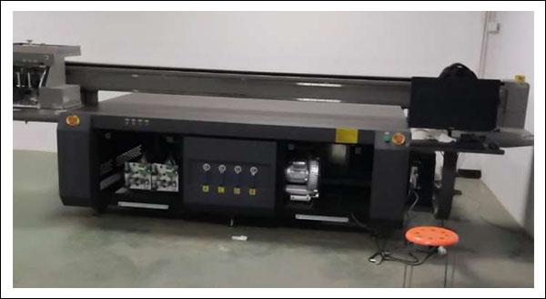 數(shù)碼外殼uv打印機(jī).jpg 數(shù)碼外殼uv打印機(jī).jpg