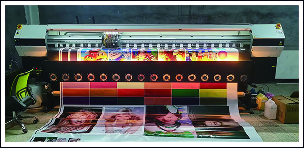 煥圖3.2米戶外噴繪機(jī).jpg 煥圖3.2米戶外噴繪機(jī).jpg