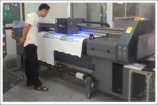 煥圖足球uv打印機(jī).jpg 煥圖足球uv打印機(jī).jpg