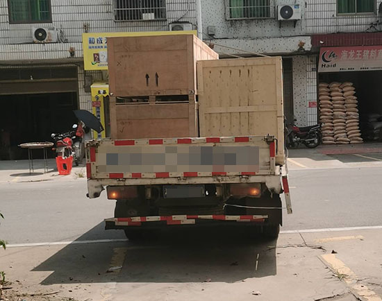 煥圖旗幟寫(xiě)真機(jī)發(fā)貨.jpg 煥圖旗幟寫(xiě)真機(jī)發(fā)貨.jpg