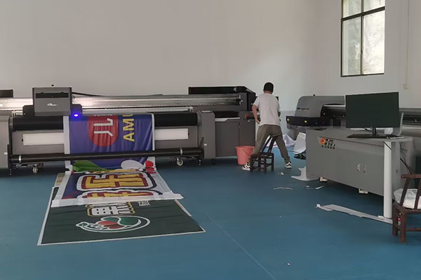 煥圖uv打印機和平板uv打印機.jpg 煥圖uv打印機和平板uv打印機.jpg