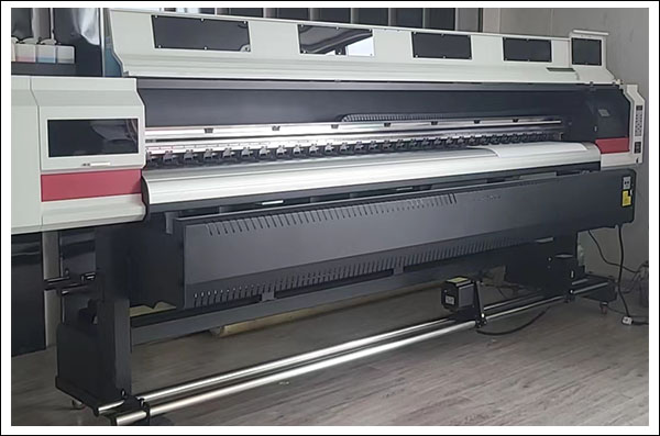 新疆老板特來湖南買煥圖3.2米戶外寫真機(jī)-2.jpg 新疆老板特來湖南買煥圖3.2米戶外寫真機(jī)-2.jpg