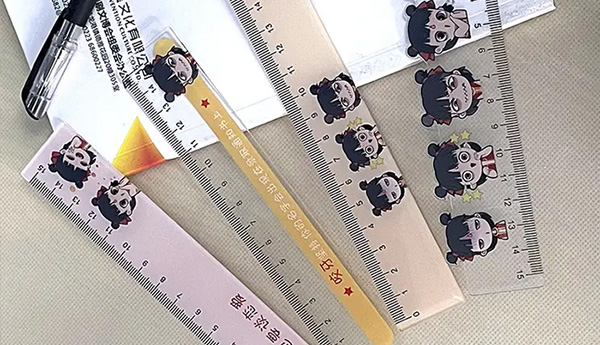 個性化文具制作的理想選擇 煥圖直尺uv平板機(jī)突出圖案細(xì)節(jié).jpg