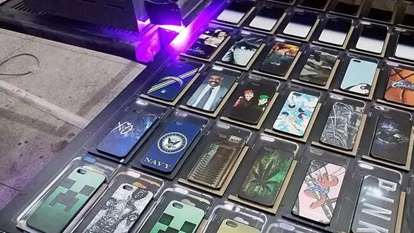 色彩鮮艷逼真的手機殼生產(chǎn) 鄒總只選煥圖高落差直噴uv平板機2.jpg