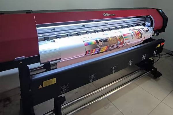 煥圖戶外寫真機色彩飽和度高 對精度要求高的謝總稱贊不已1.jpg