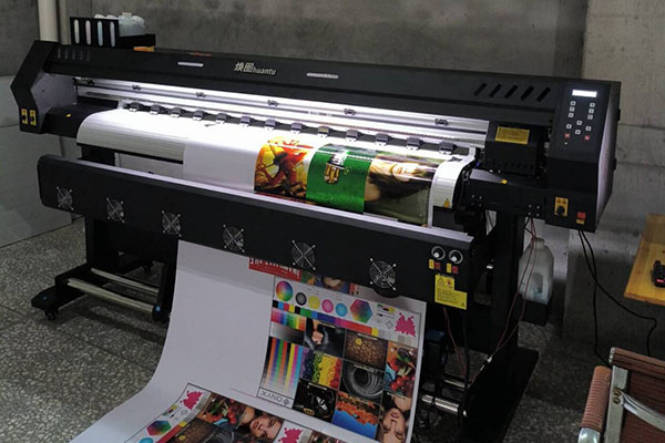 煥圖單頭戶外寫真機為用于180平廣告店 提升打印速度與畫質(zhì).jpg 煥圖單頭戶外寫真機為用于180平廣告店 提升打印速度與畫質(zhì).jpg