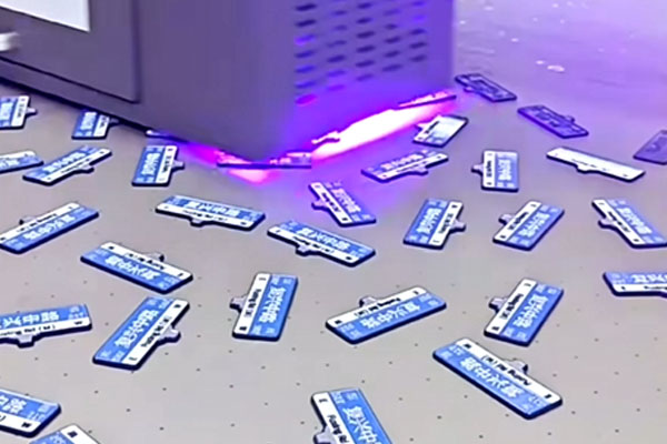 高速便捷的煥圖視覺定位uv平板機(jī) 重新定義徽章掛件生產(chǎn)效率1.jpg 高速便捷的煥圖視覺定位uv平板機(jī) 重新定義徽章掛件生產(chǎn)效率1.jpg