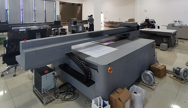 高速便捷的煥圖視覺定位uv平板機(jī) 重新定義徽章掛件生產(chǎn)效率2.jpg 高速便捷的煥圖視覺定位uv平板機(jī) 重新定義徽章掛件生產(chǎn)效率2.jpg