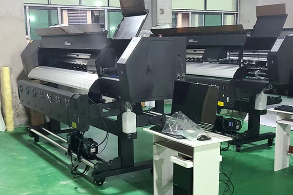 煥圖寫真機攜手切割機等多臺機器 助力婁底某廣告加工廠-1.jpg 煥圖寫真機攜手切割機等多臺機器 助力婁底某廣告加工廠-1.jpg