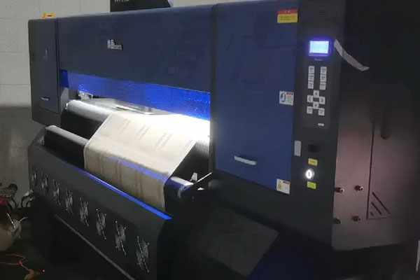 高速穩(wěn)定的煥圖宣紙打印機(jī) 實(shí)現(xiàn)無人值守操作的自動(dòng)化工藝.jpg 高速穩(wěn)定的煥圖宣紙打印機(jī) 實(shí)現(xiàn)無人值守操作的自動(dòng)化工藝.jpg