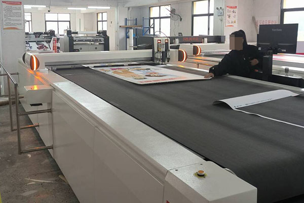 廣告加工廠高速生產(chǎn)神器 煥圖四頭戶外寫真機提升企業(yè)競爭力2.jpg