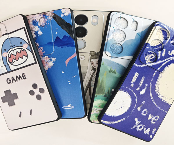 細節(jié)至上 為手機殼加工提供高清質(zhì)感打印方案的UV平板機.jpg