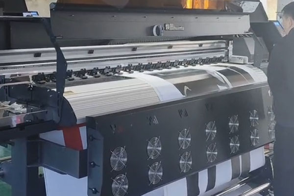 煥圖國(guó)產(chǎn)寫(xiě)真機(jī)工業(yè)級(jí)配置 840斤重機(jī)架+24小時(shí)連續(xù)打印.jpg